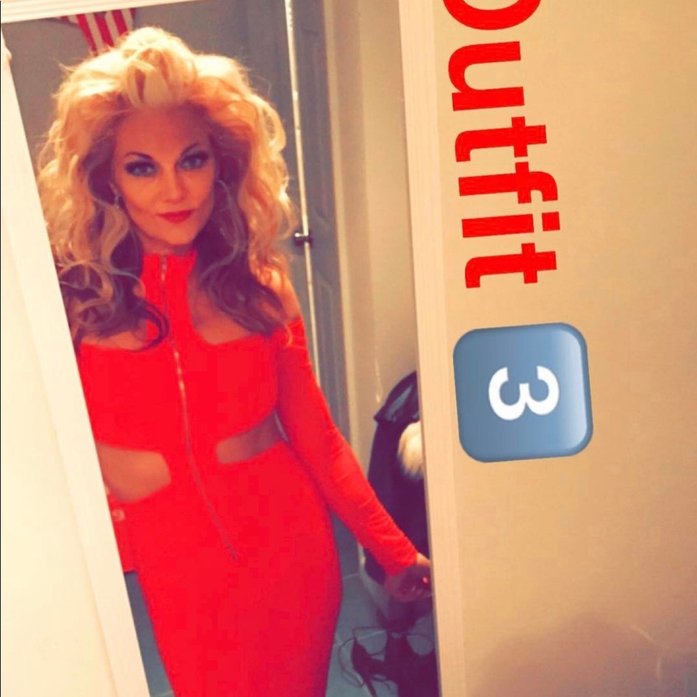 Red super fierce cut out bday dress 👗 🎂